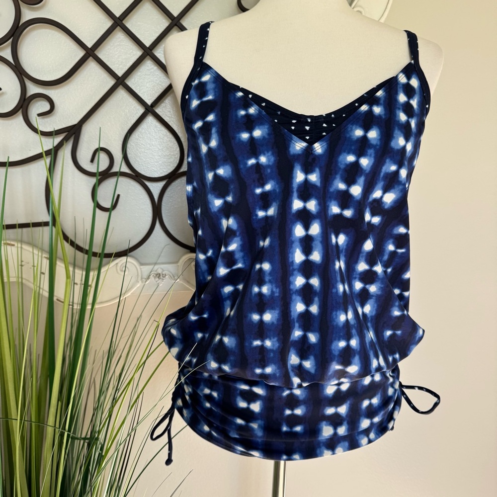 ATHLETA Size 36B 36C Blue Tie Dye Tankini Swimsuit Top with Underwire and Ties